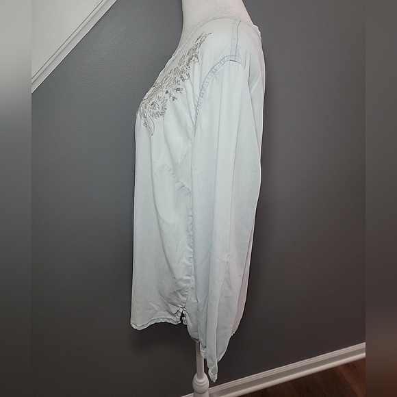 Chico’s Sequined Chambray Tunic Top Women’s Size L Pullover V-Neck Long Sleeves - Picture 3 of 6